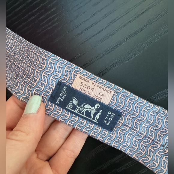 Hermes Tie - 100% Silk - Picture 4 of 4